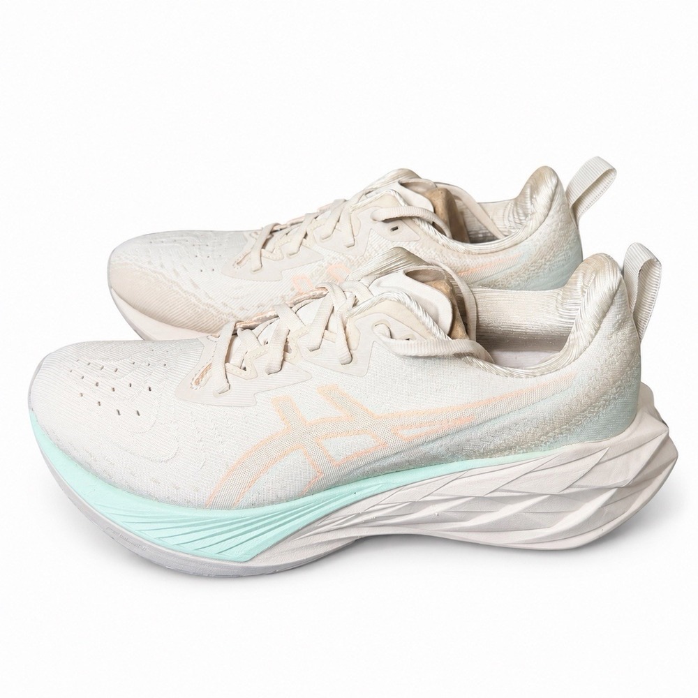ASICS Novablast 4 Oatmeal Moonrock 1012B510-250 Women's Size 10 Running Shoes
